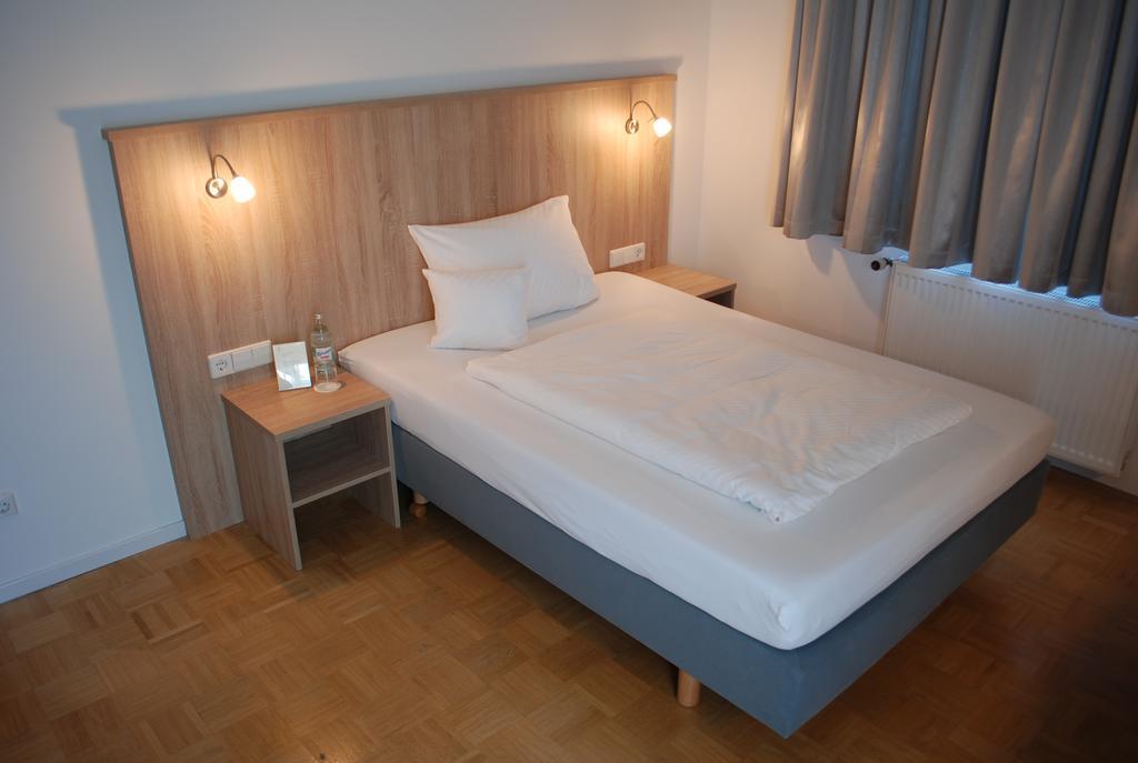 Hotel Baeren Gärtringen Exterior foto